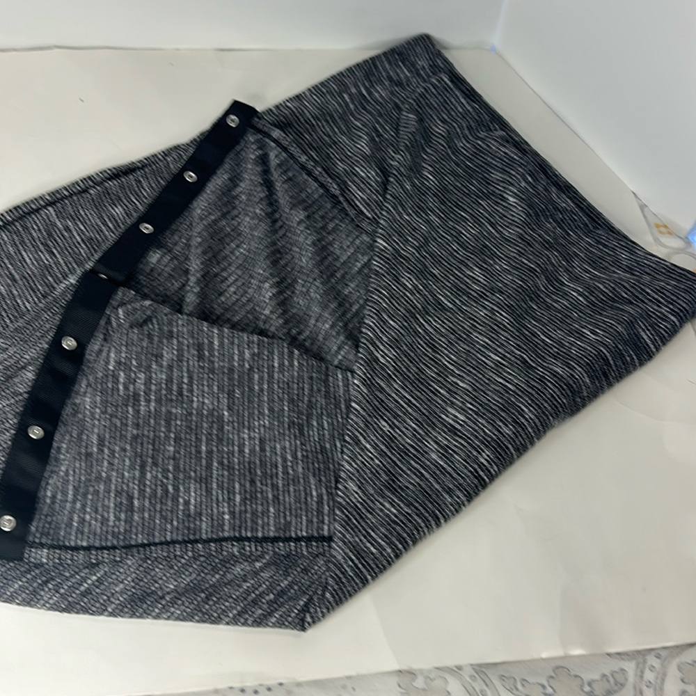 - Lululemon Infiniti scarf with snaps